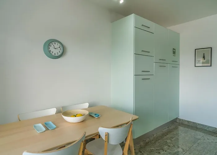 Almarina Apartment, * 拉哥斯